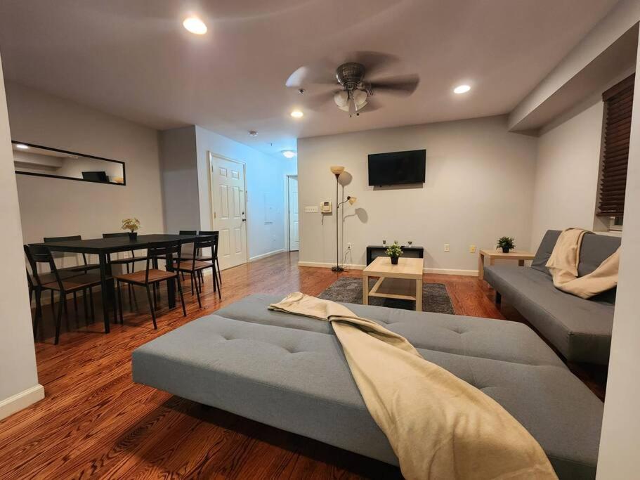 Luxury 2 Bed Apt, Mins To Nyc! Union City Bagian luar foto