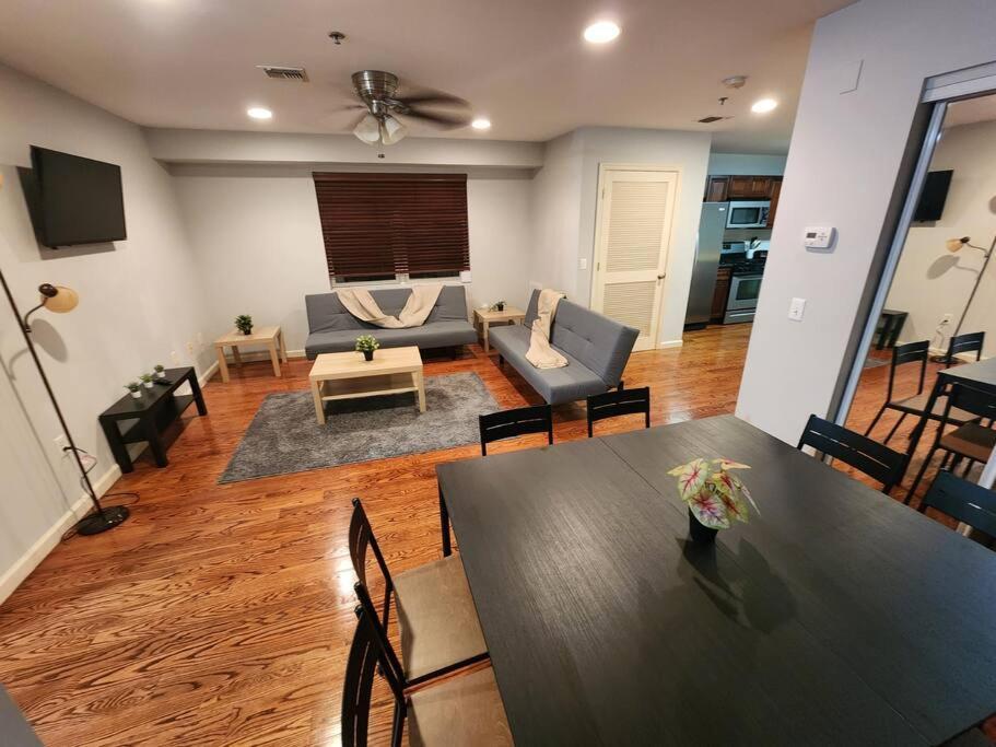Luxury 2 Bed Apt, Mins To Nyc! Union City Bagian luar foto