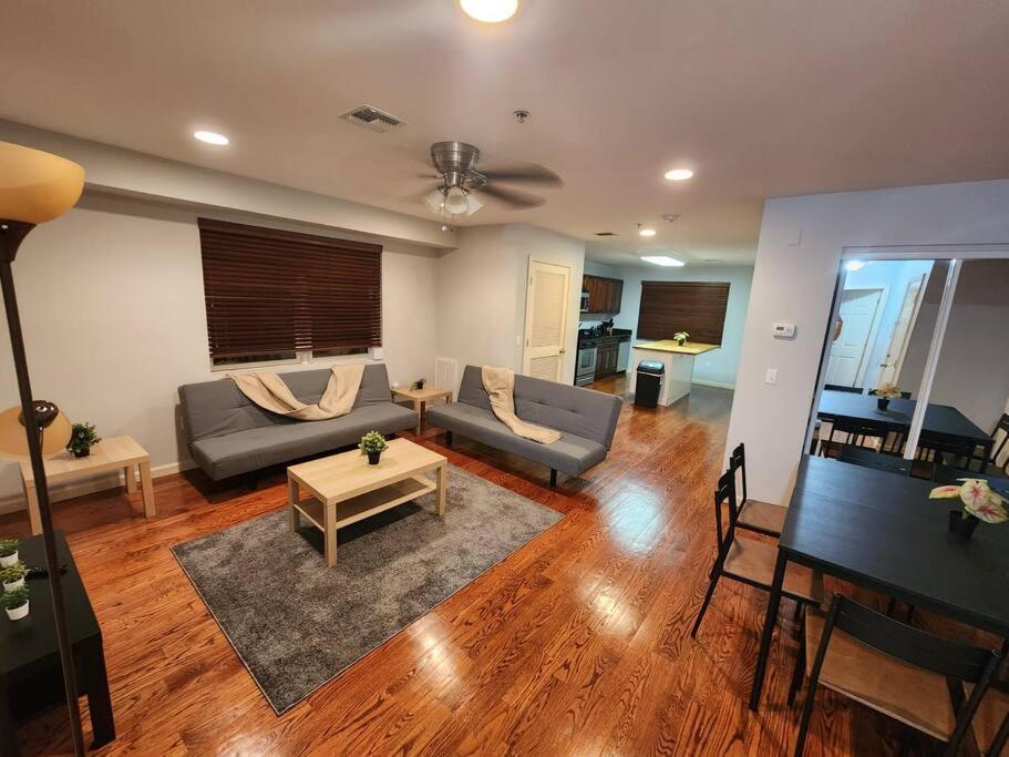 Luxury 2 Bed Apt, Mins To Nyc! Union City Bagian luar foto
